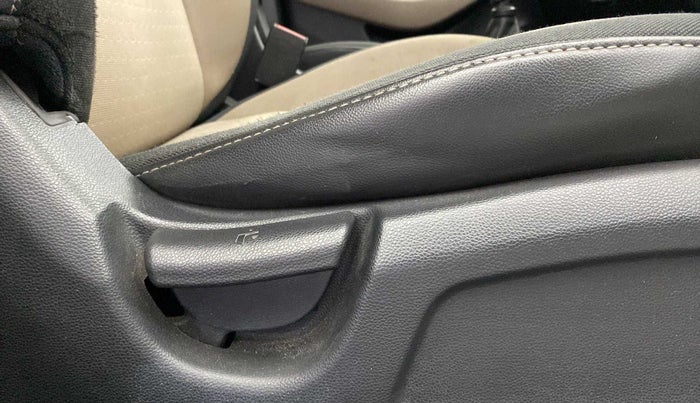 2015 Hyundai Elite i20 MAGNA 1.2, Petrol, Manual, 61,561 km, Driver Side Adjustment Panel