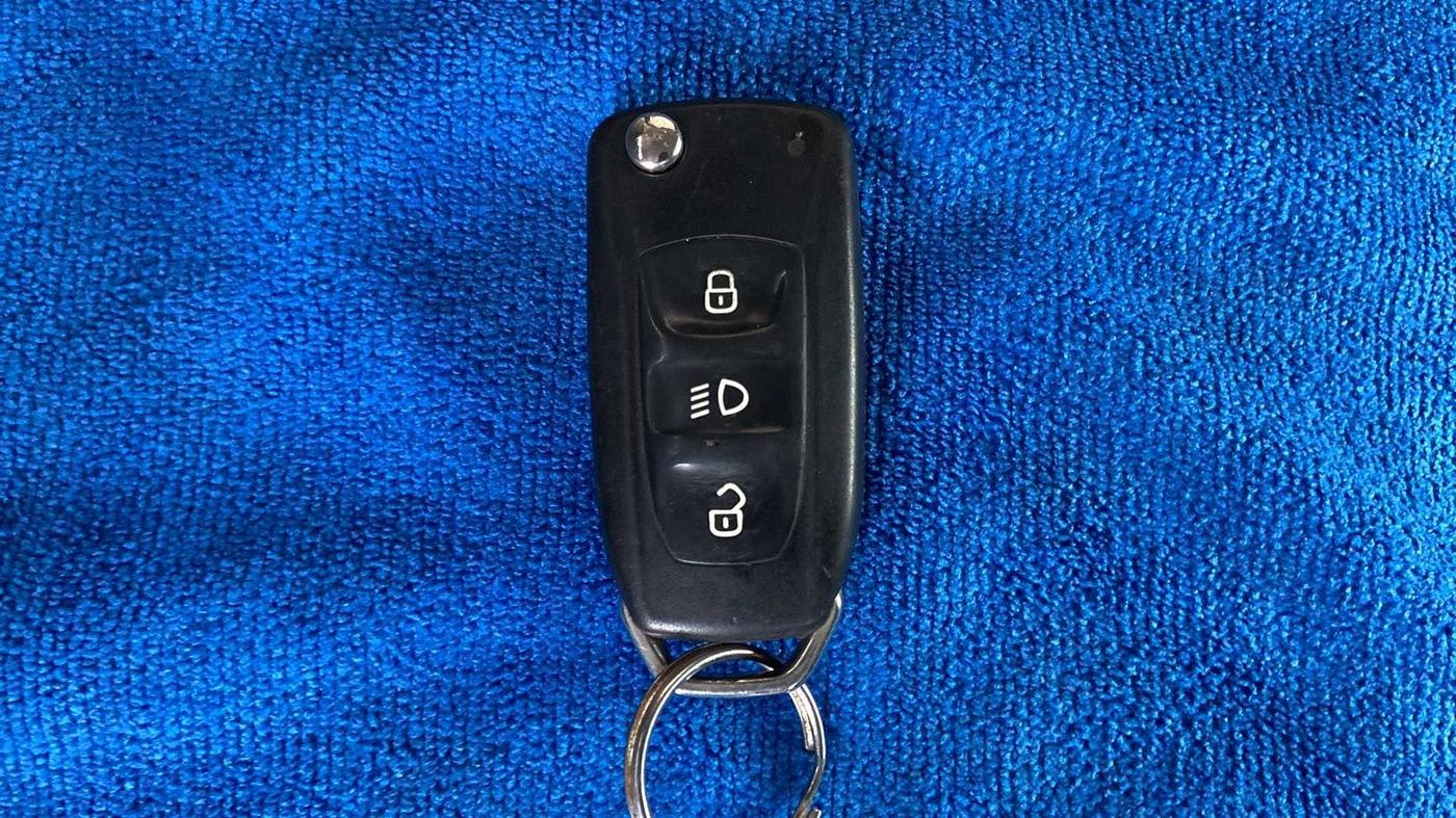 2017 Tata Tiago XT PETROL, Petrol, Manual, 50,240 km, Key Close Up