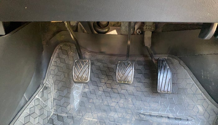2019 Maruti Swift ZXI, Petrol, Manual, 74,652 km, Pedals