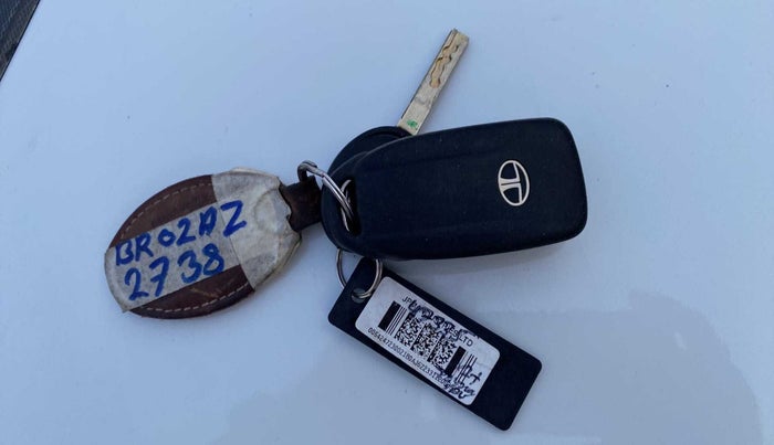 2020 Tata Tiago XZ PLUS DUAL TONE PETROL, Petrol, Manual, 43,282 km, Key Close Up