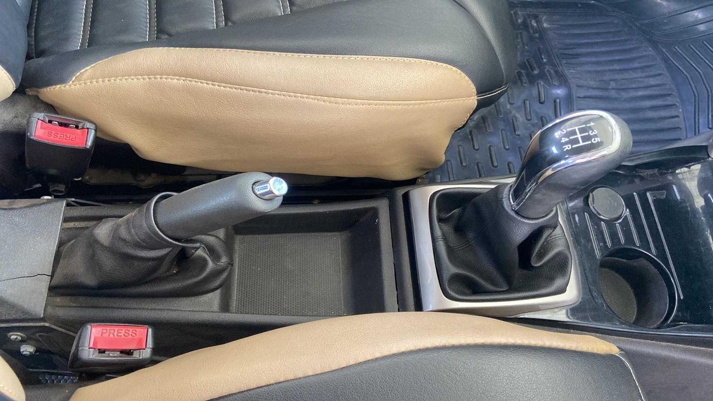 2017 Tata Bolt XT REVOTRON, Petrol, Manual, 66,009 km, Gear Lever