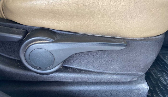 2017 Tata Bolt XT REVOTRON, Petrol, Manual, 66,009 km, Driver Side Adjustment Panel