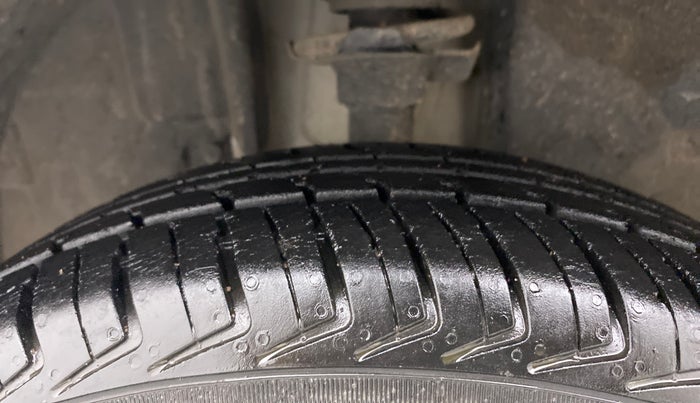 2019 Renault Kwid RXT 1.0 AMT, Petrol, Automatic, 26,042 km, Left Front Tyre Tread