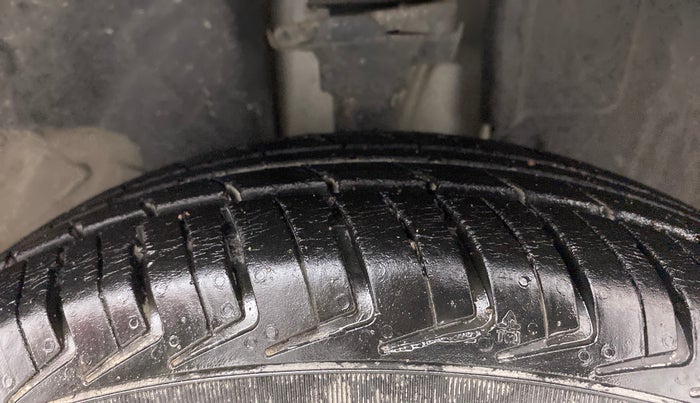 2019 Renault Kwid RXT 1.0 AMT, Petrol, Automatic, 26,042 km, Right Front Tyre Tread