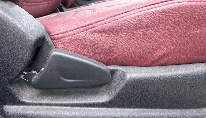 2019 Renault Kwid RXT 1.0 AMT, Petrol, Automatic, 26,042 km, Driver Side Adjustment Panel