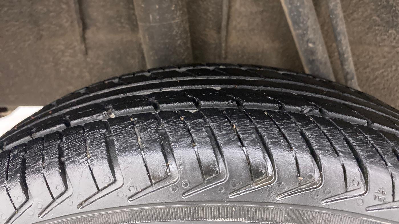 2019 Renault Kwid RXT 1.0 AMT, Petrol, Automatic, 26,042 km, Right Rear Tyre Tread
