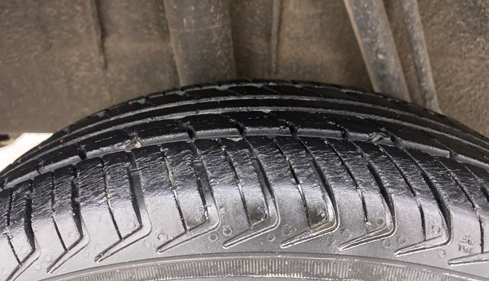 2019 Renault Kwid RXT 1.0 AMT, Petrol, Automatic, 26,042 km, Right Rear Tyre Tread
