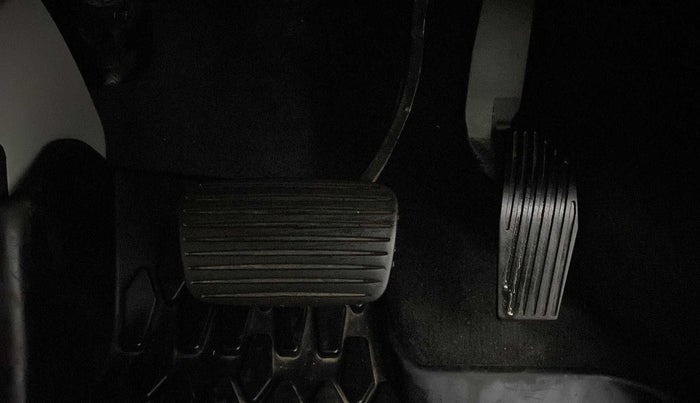 2017 Jeep Compass LIMITED 1.4 PETROL AT, Petrol, Automatic, 33,837 km, Pedals