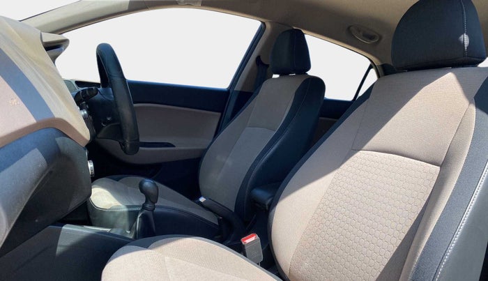 2016 Hyundai Elite i20 SPORTZ 1.2, Petrol, Manual, 42,714 km, Right Side Front Door Cabin