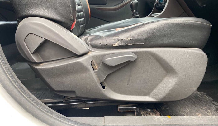 2018 Ford FREESTYLE TITANIUM 1.2 PETROL, Petrol, Manual, 35,673 km, Driver Side Door Panels Control