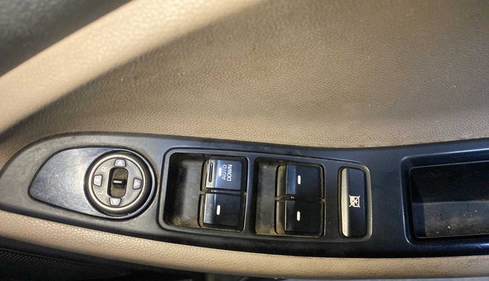 2017 Hyundai Elite i20 MAGNA EXECUTIVE 1.2, Petrol, Manual, 58,390 km, Driver Side Adjustment Panel