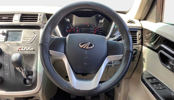 2017 Mahindra Kuv100 K6 6 STR, Petrol, Manual, 60,467 km, Steering Wheel Close Up