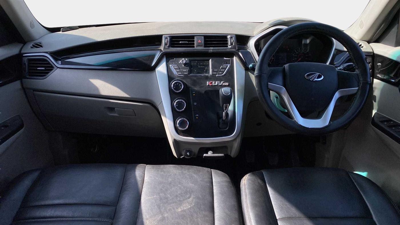 2017 Mahindra Kuv100 K6 6 STR, Petrol, Manual, 60,467 km, Dashboard