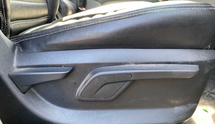 2017 Mahindra Kuv100 K6 6 STR, Petrol, Manual, 60,467 km, Driver Side Adjustment Panel