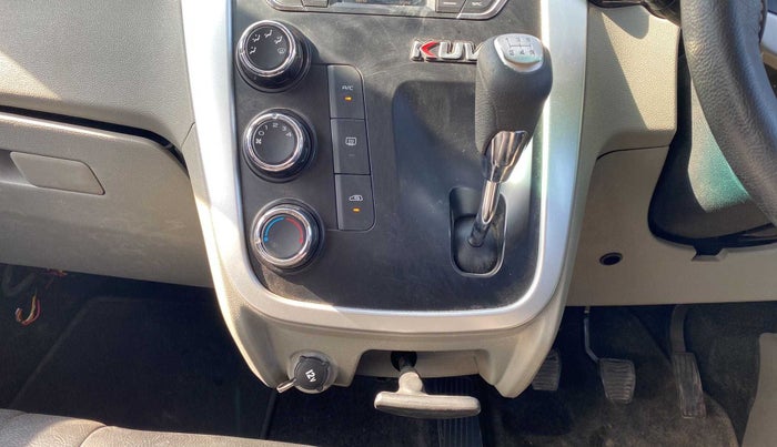 2017 Mahindra Kuv100 K6 6 STR, Petrol, Manual, 60,467 km, Gear Lever