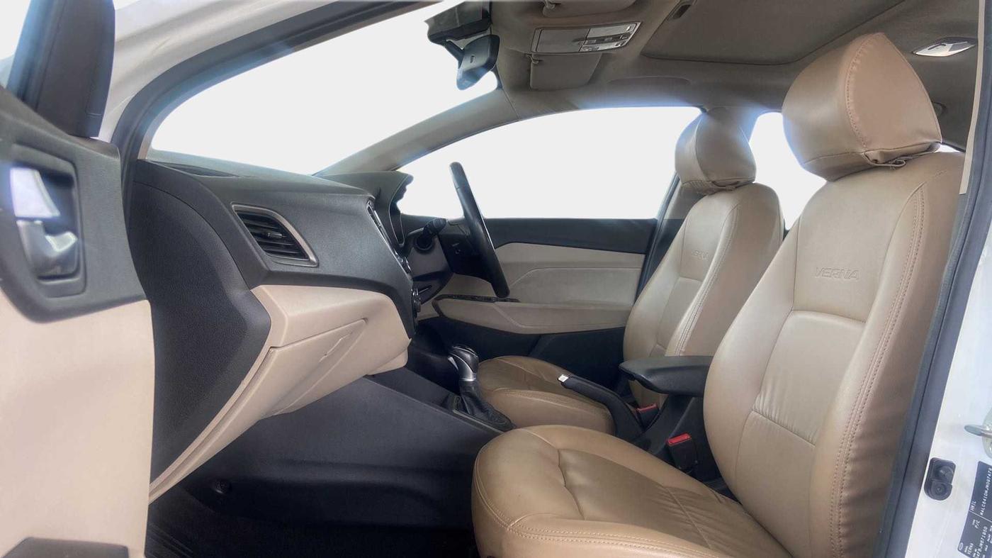 2018 Hyundai Verna 1.6 CRDI SX + AT, Diesel, Automatic, 79,797 km, Right Side Front Door Cabin