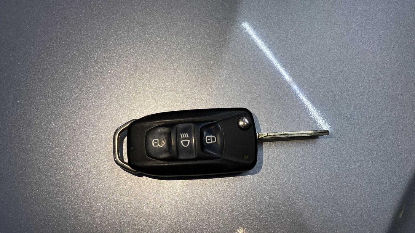 2018 Tata NEXON XM PETROL, Petrol, Manual, 55,717 km, Key Close Up