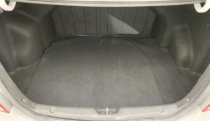 2012 Hyundai Verna FLUIDIC 1.6 VTVT SX, Petrol, Manual, 68,459 km, Boot Inside