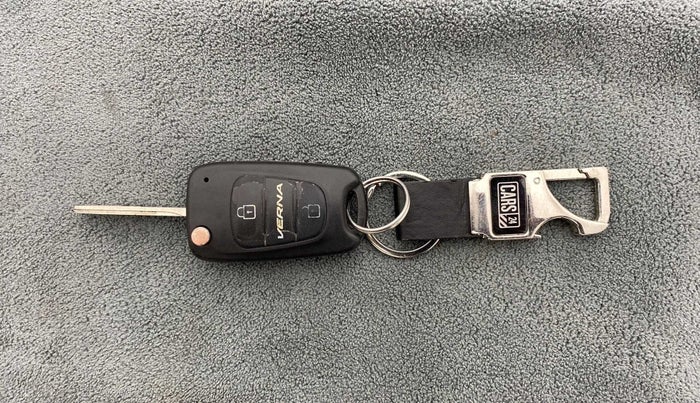 2012 Hyundai Verna FLUIDIC 1.6 VTVT SX, Petrol, Manual, 68,459 km, Key Close Up