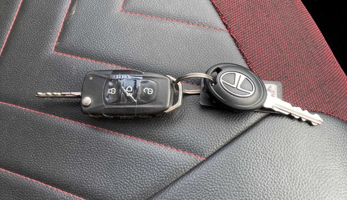 2018 Tata TIAGO NRG DIESEL, Diesel, Manual, 26,295 km, Key Close Up