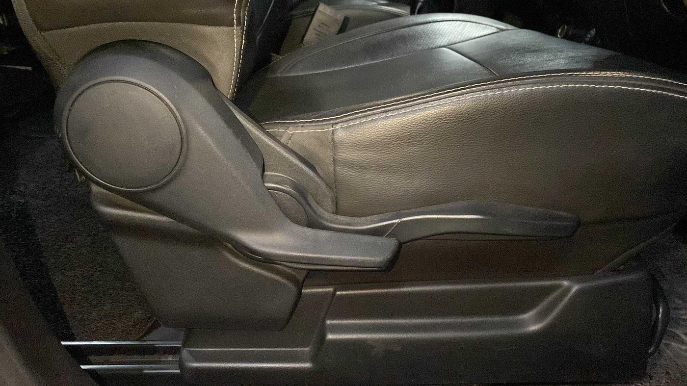 2021 Maruti XL6 ALPHA MT, Petrol, Manual, 49,564 km, Driver Side Adjustment Panel