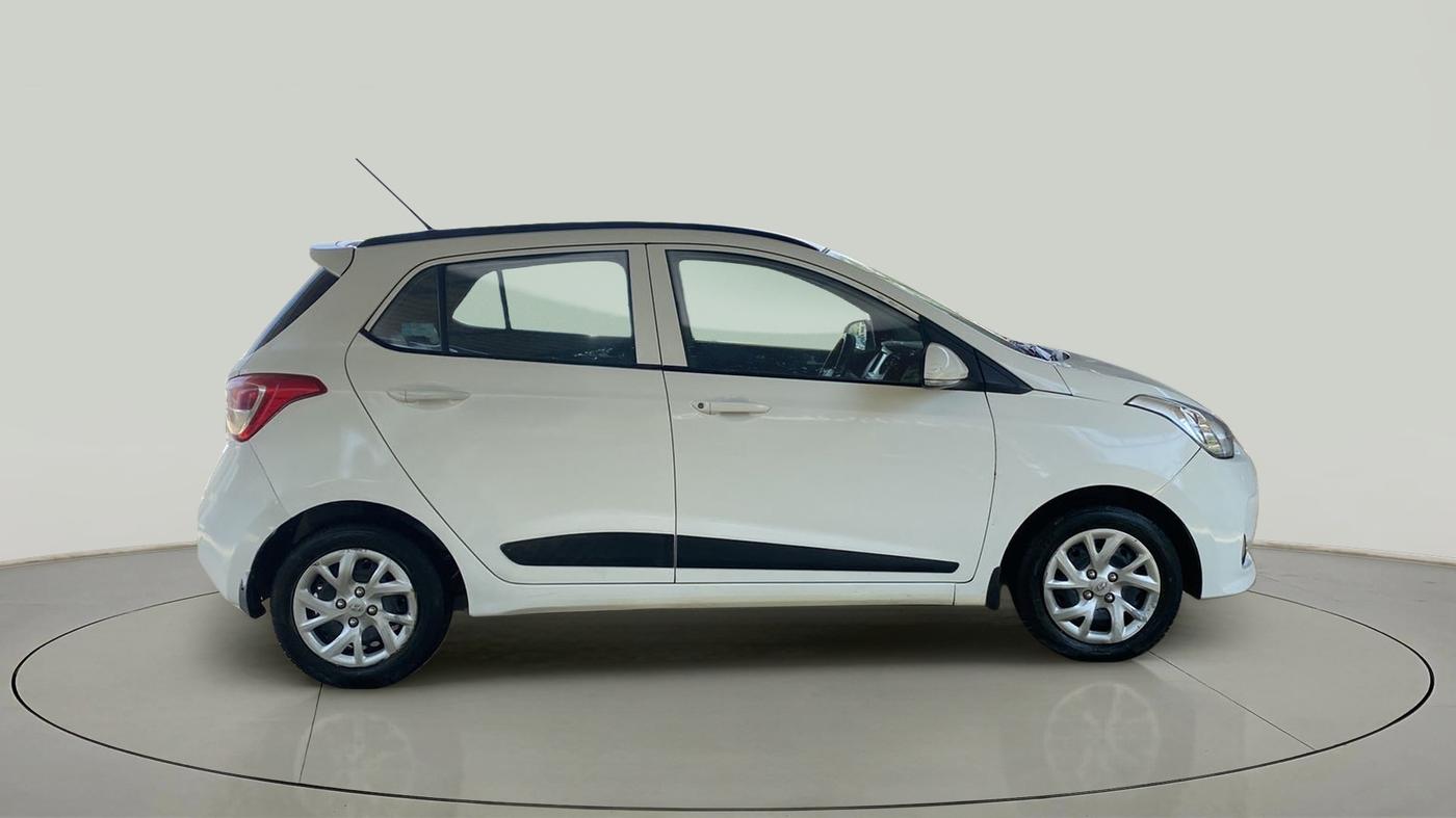2018 Hyundai Grand i10 SPORTZ 1.2 KAPPA VTVT, Petrol, Manual, 32,301 km, Right Side View