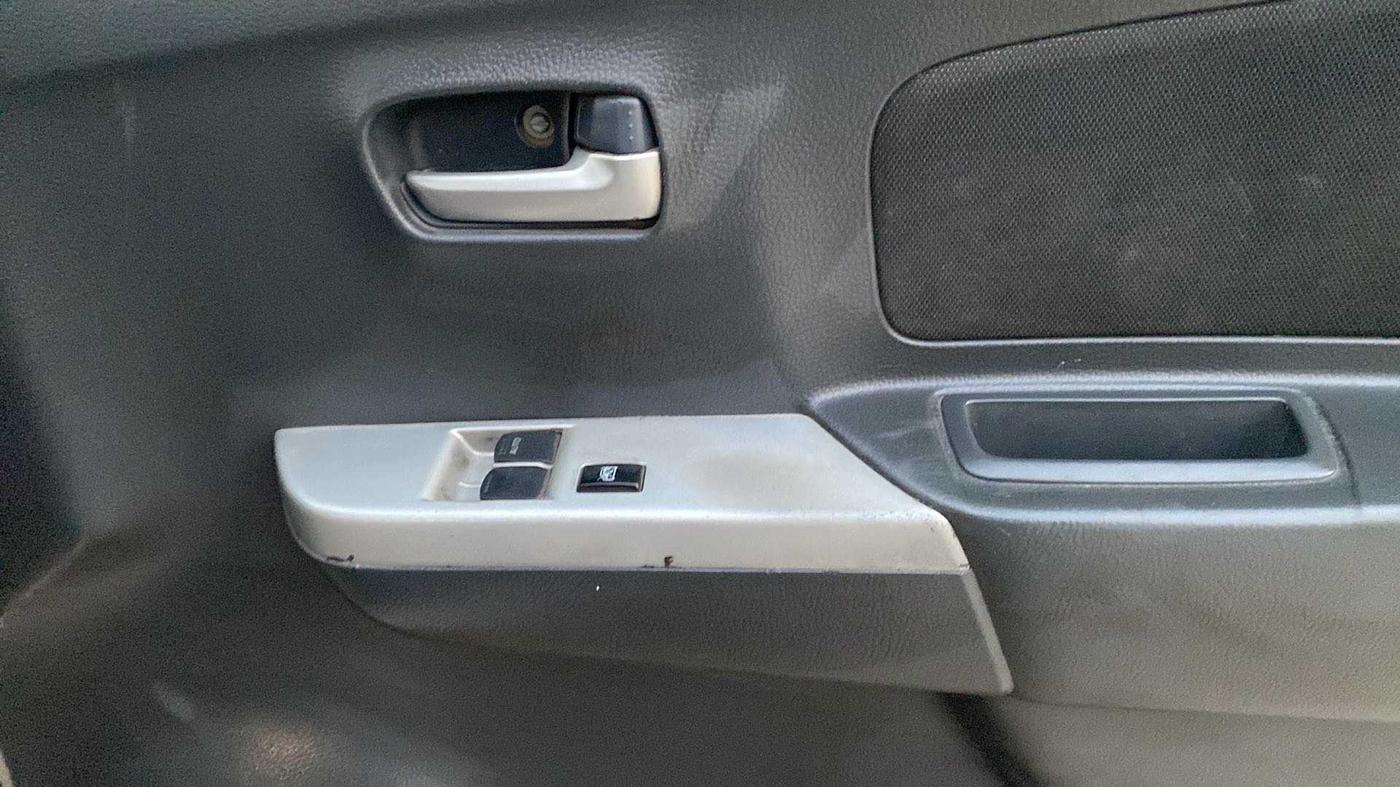 2010 Maruti Wagon R 1.0 LXI, Petrol, Manual, 68,719 km, Driver Side Door Panels Control