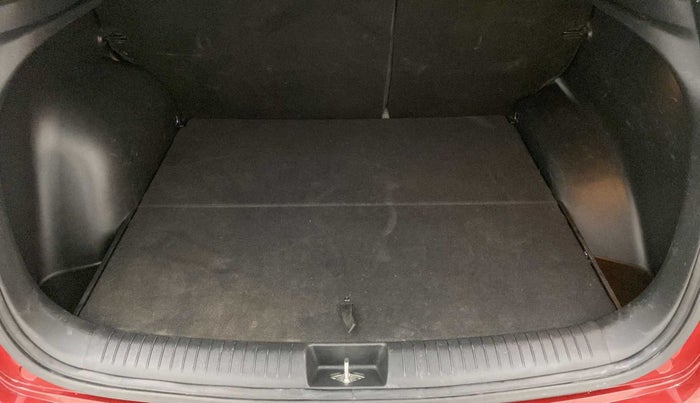 2016 Hyundai Creta SX PLUS AT 1.6 PETROL, Petrol, Automatic, 50,964 km, Boot Inside