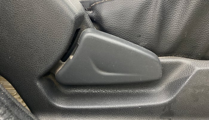 2016 Renault Kwid RXT 0.8, Petrol, Manual, 61,253 km, Driver Side Adjustment Panel