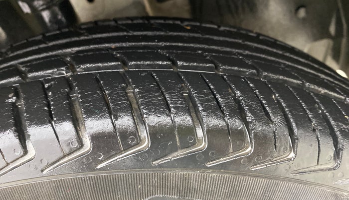 2016 Renault Kwid RXT 0.8, Petrol, Manual, 61,253 km, Right Front Tyre Tread