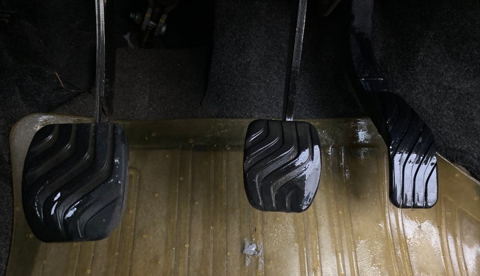 2016 Renault Kwid RXT 0.8, Petrol, Manual, 61,253 km, Pedals