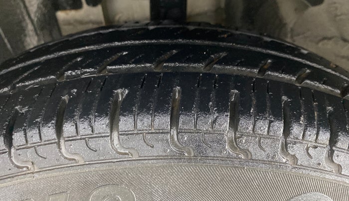 2016 Renault Kwid RXT 0.8, Petrol, Manual, 61,253 km, Left Front Tyre Tread