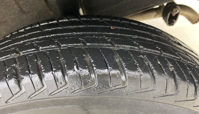 2016 Renault Kwid RXT 0.8, Petrol, Manual, 61,253 km, Left Rear Tyre Tread