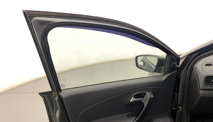 2015 Volkswagen Polo TRENDLINE 1.2L PETROL, Petrol, Manual, 58,651 km, Left front window switch / handle - Power window makes minor noise