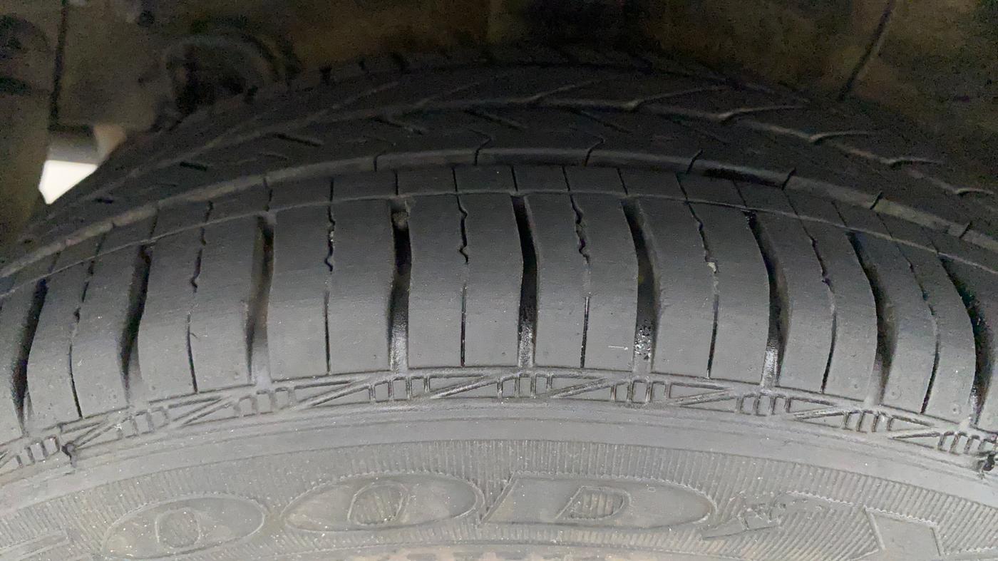 2018 Hyundai Grand i10 SPORTZ AT 1.2 KAPPA VTVT, Petrol, Automatic, 40,889 km, Right Rear Tyre Tread