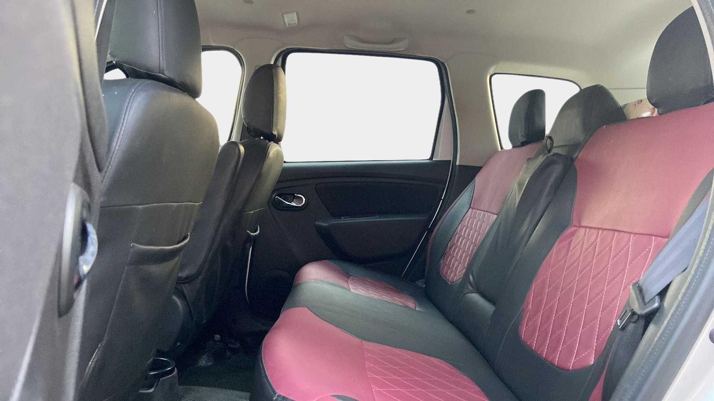 2021 Renault Duster RXZ 1.5 PETROL MT, Petrol, Manual, 22,372 km, Right Side Rear Door Cabin