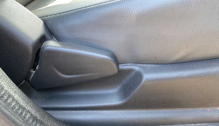 2019 Renault Kwid CLIMBER 1.0, Petrol, Manual, 27,220 km, Driver Side Adjustment Panel