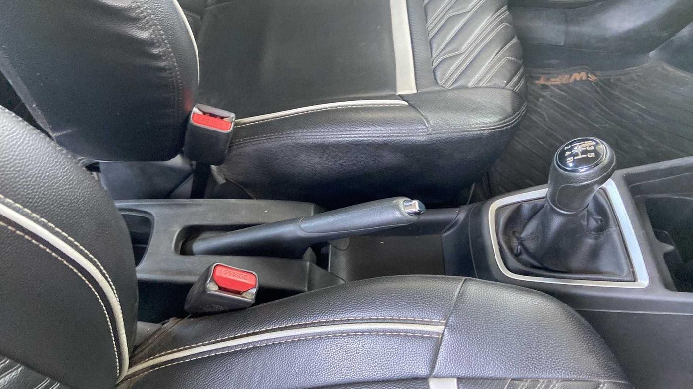 2019 Maruti Swift ZXI, Petrol, Manual, 38,411 km, Gear Lever