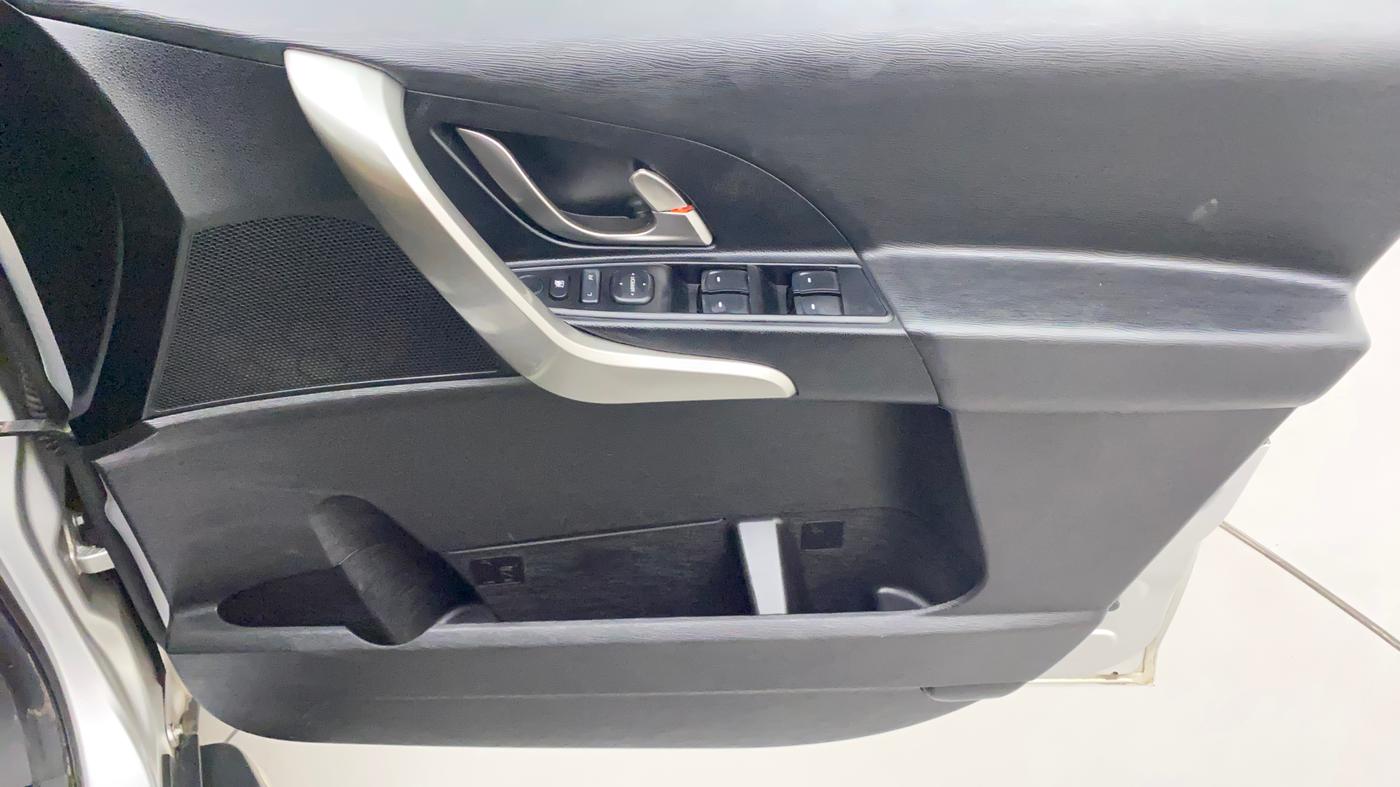 2021 Mahindra XUV500 W7, Diesel, Manual, 49,153 km, Driver Side Door Panels Control