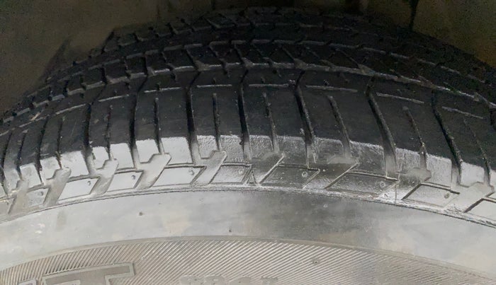 2021 Mahindra XUV500 W7, Diesel, Manual, 49,153 km, Left Front Tyre Tread