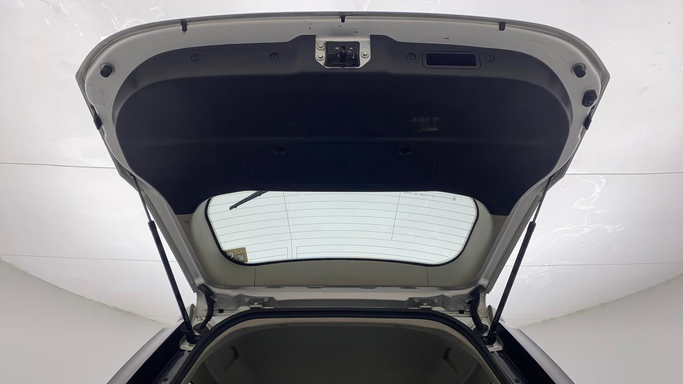 2021 Mahindra XUV500 W7, Diesel, Manual, 49,153 km, Boot Door Open