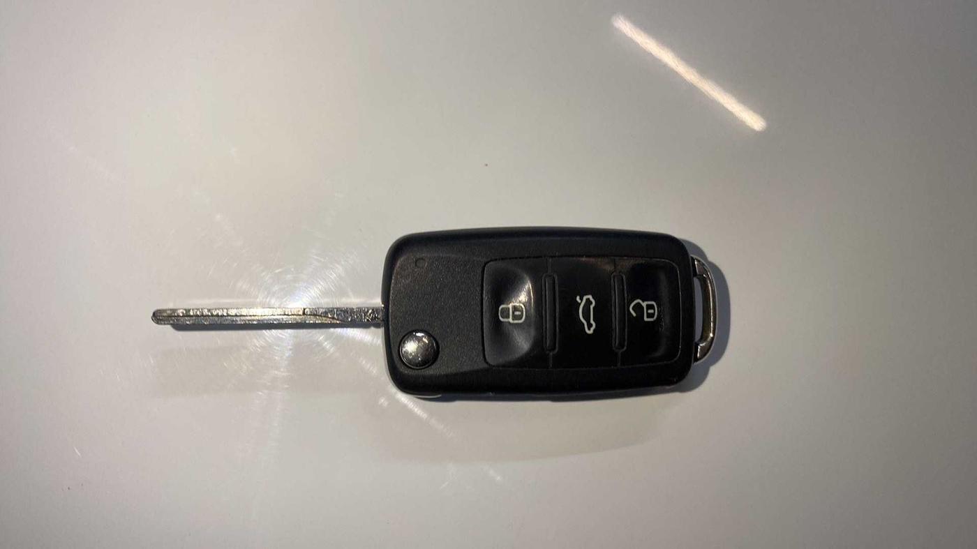 2018 Volkswagen Ameo HIGHLINE PLUS 1.5L 16 ALLOY, Diesel, Manual, 44,123 km, Key Close Up