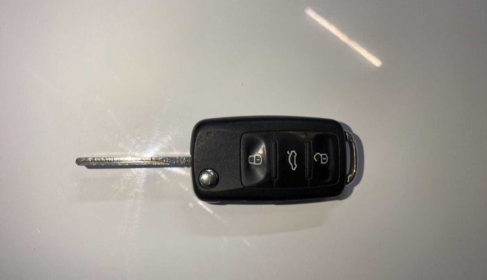 2018 Volkswagen Ameo HIGHLINE PLUS 1.5L 16 ALLOY, Diesel, Manual, 44,123 km, Key Close Up