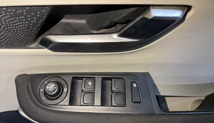 2022 Tata ALTROZ XZ DIESEL, Diesel, Manual, 12,105 km, Driver Side Door Panels Control