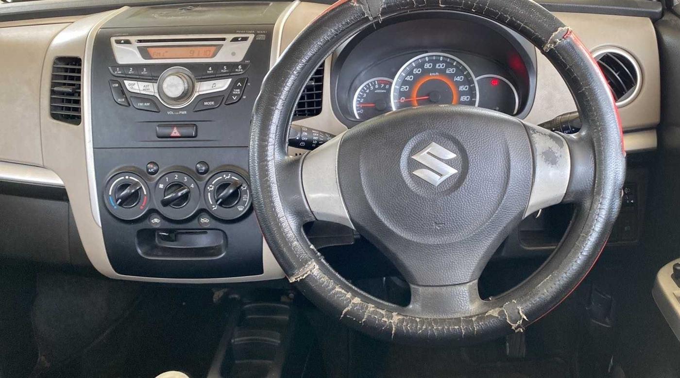 2016 Maruti Wagon R 1.0 VXI, Petrol, Manual, 74,617 km, Steering Wheel Close Up