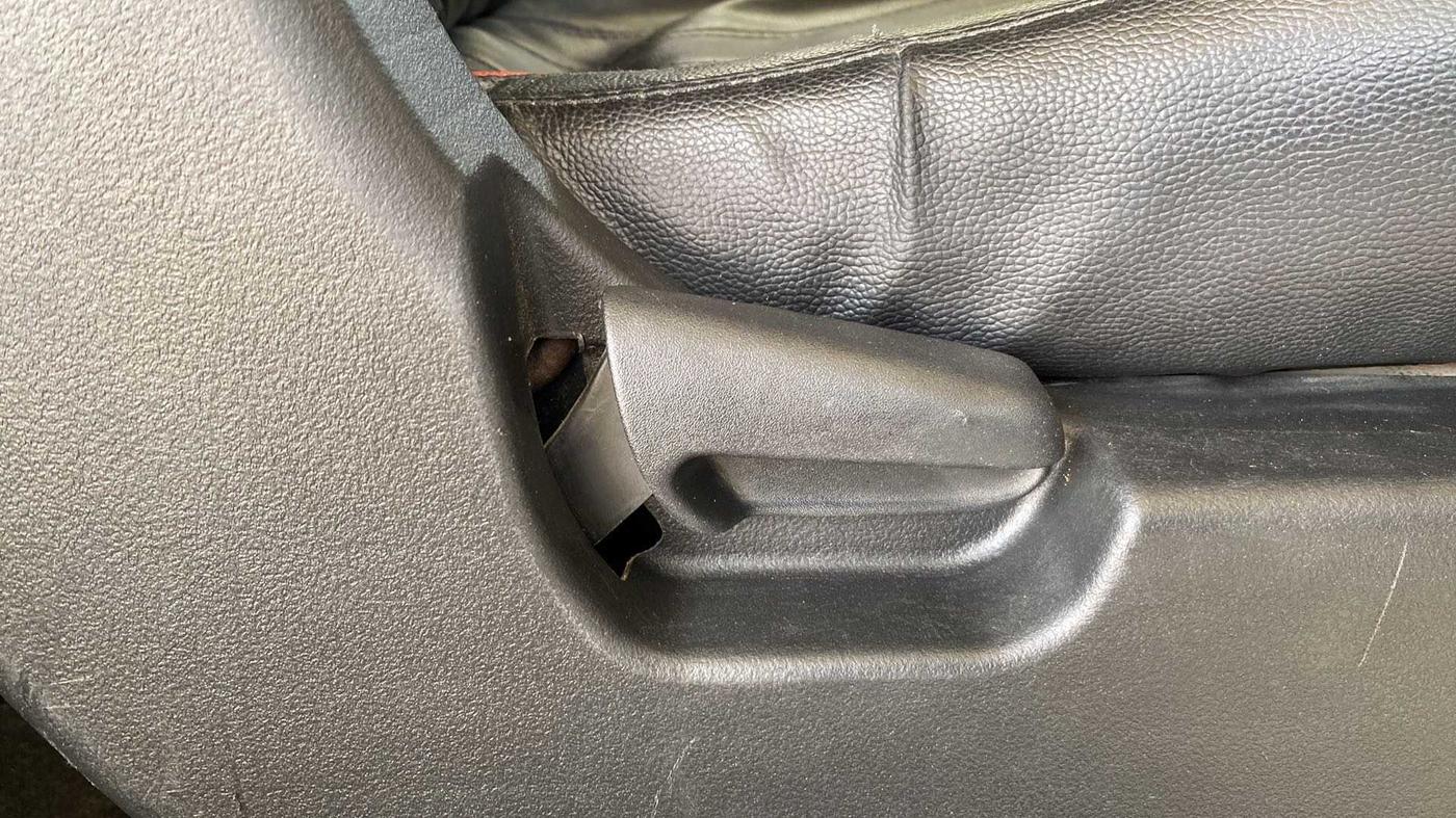 2016 Maruti Wagon R 1.0 VXI, Petrol, Manual, 74,617 km, Driver Side Adjustment Panel