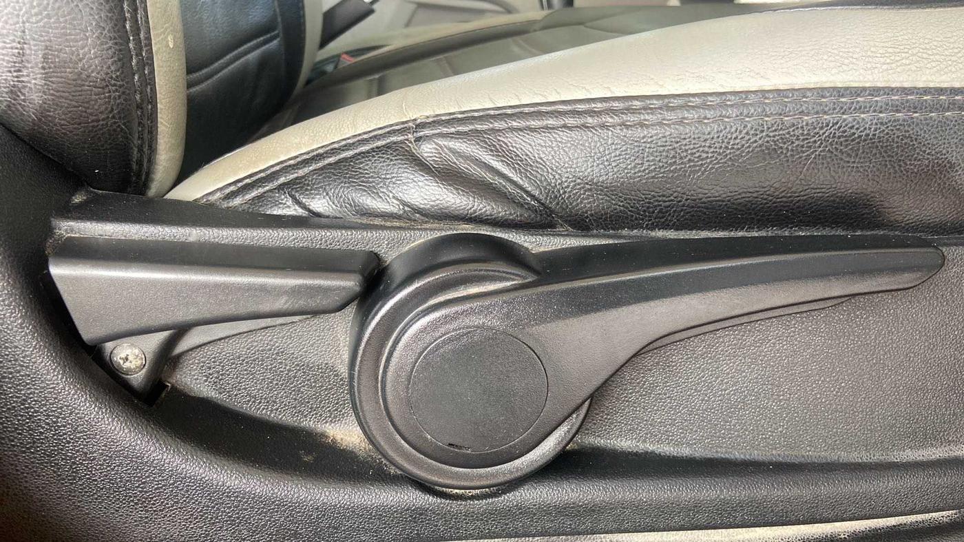 2016 Tata Tiago XZ PETROL, Petrol, Manual, 75,975 km, Driver Side Adjustment Panel