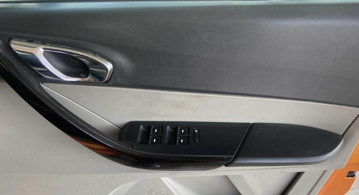 2016 Tata Tiago XZ PETROL, Petrol, Manual, 75,975 km, Driver Side Door Panels Control