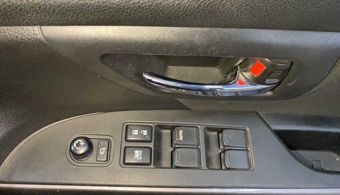 2019 Maruti S Cross DELTA 1.3, Diesel, Manual, 65,997 km, Driver Side Door Panels Control