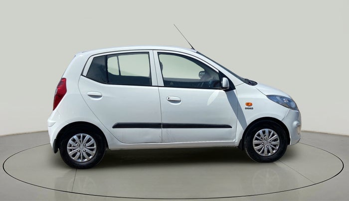 2015 Hyundai i10 SPORTZ 1.1, Petrol, Manual, 40,419 km, Right Side View